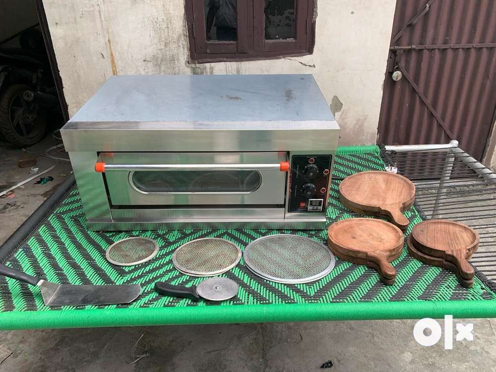 Commercial oven pizza
