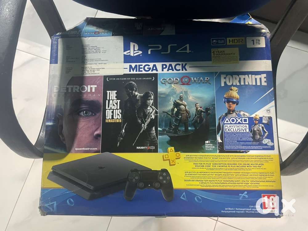 Playstation 4 1 TB+ 2 dualshock controllers