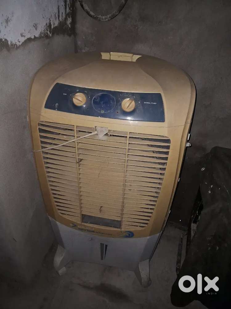 Bajaj ka cooler hai urgent sale krna hai