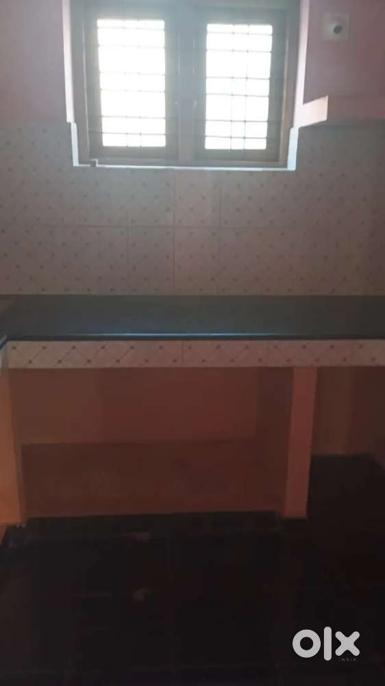 2 bhk house frist floor rent at sathamangalam tvm