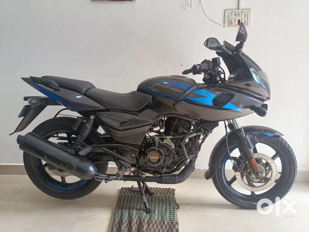 BAJAJ PULSAR 220 2023 MODEL SINGLE OWNER MINT CONDITION INSURANCE LIVE