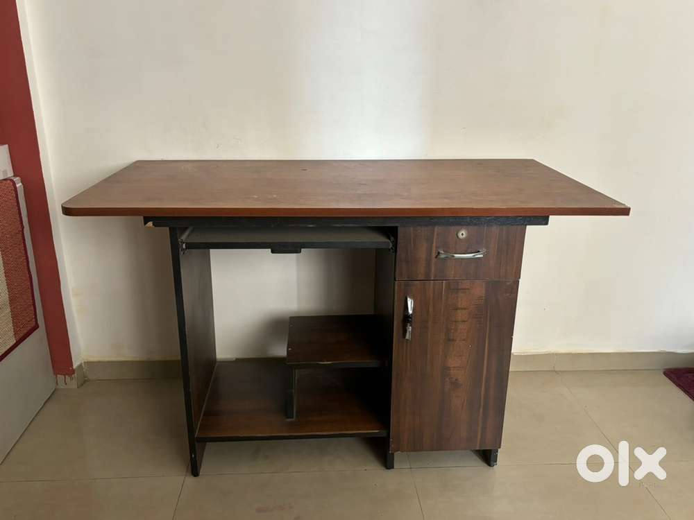 Computer/study table