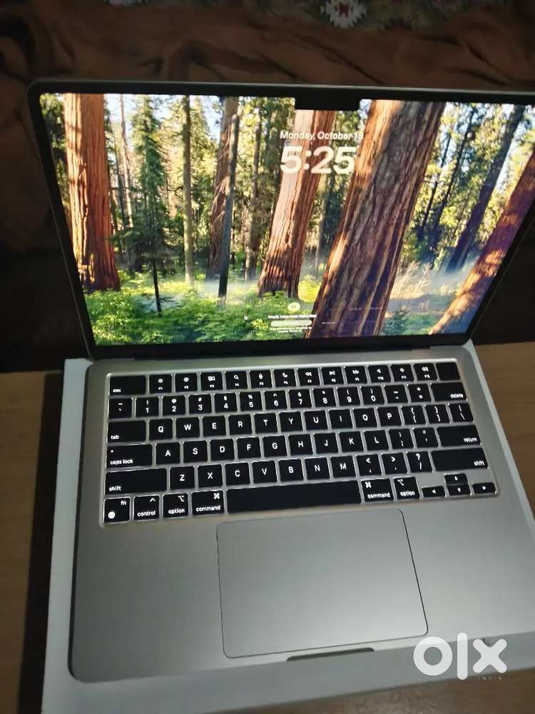 Apple macbook Air M2 (16 GB/256 GB SSD)(13.6 Inch, Starlight, 1.24 kg)