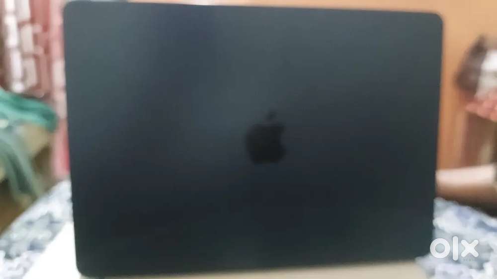 New condition apple laptop macbook air m3 chip 8/256gb
