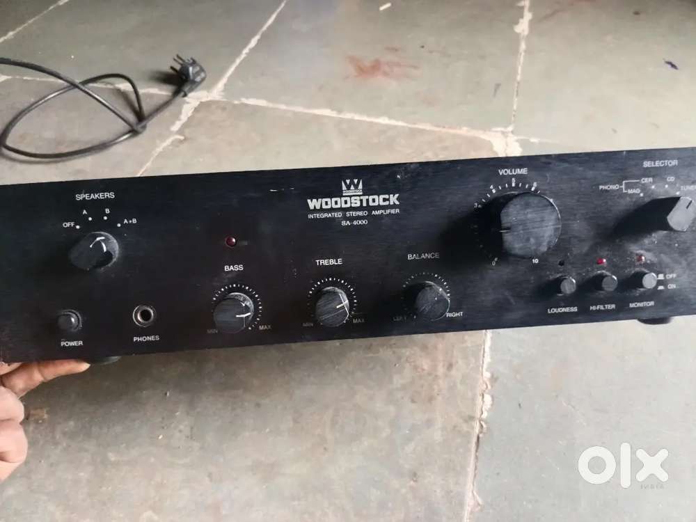 WOODSTOCK INTERATED stereo amplifier SA 4000