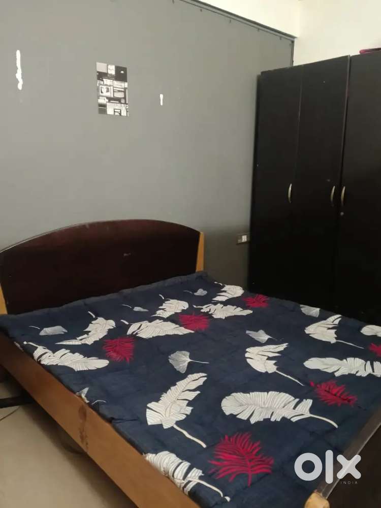 PAYING GUEST/HOSTEL/ROOM MATES/FLAT MATE/ROOM SHARING/GUESTHOUSE