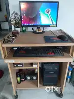 Desktop Computer  4 GB RAM  1 TB Harddisk