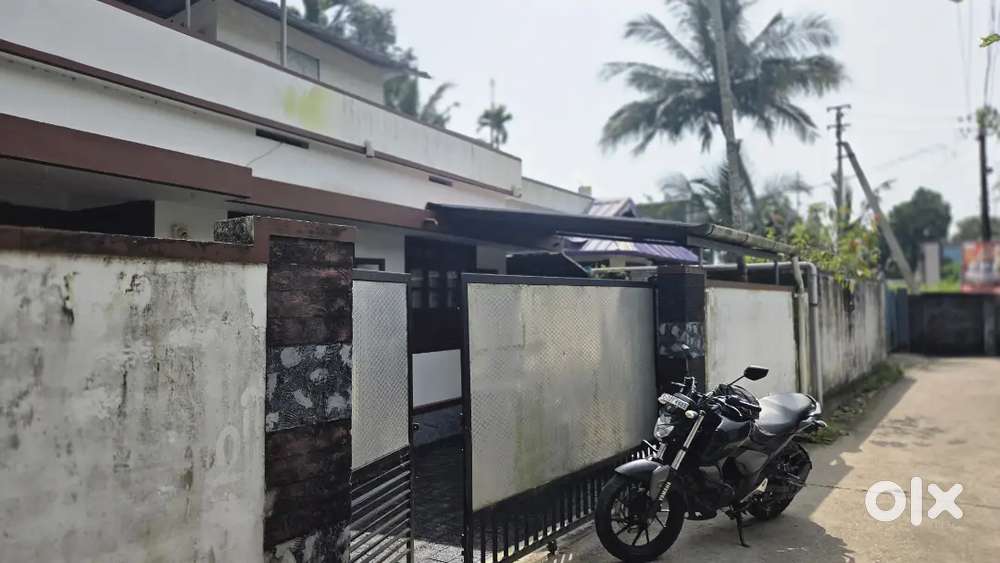 House near Cherthala പൊന്നാമ്പിളി   Nh 300 mtr 2 BHK