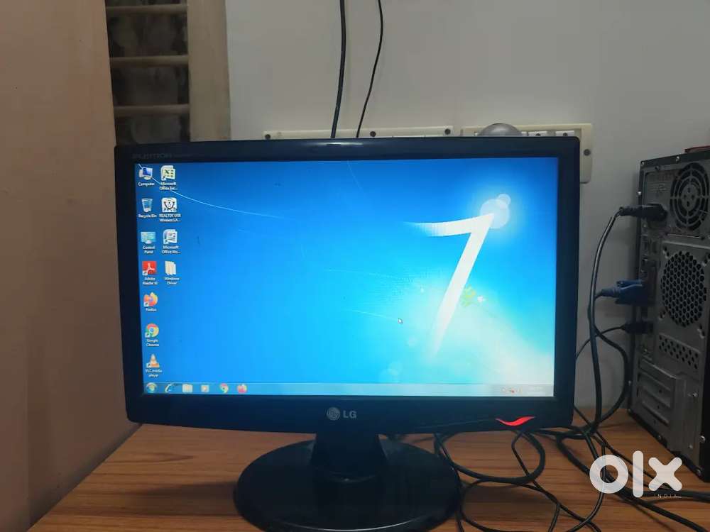 Desktop  full set with monitor and cpu