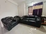 Leather sofa 4 seater in Old sangavi