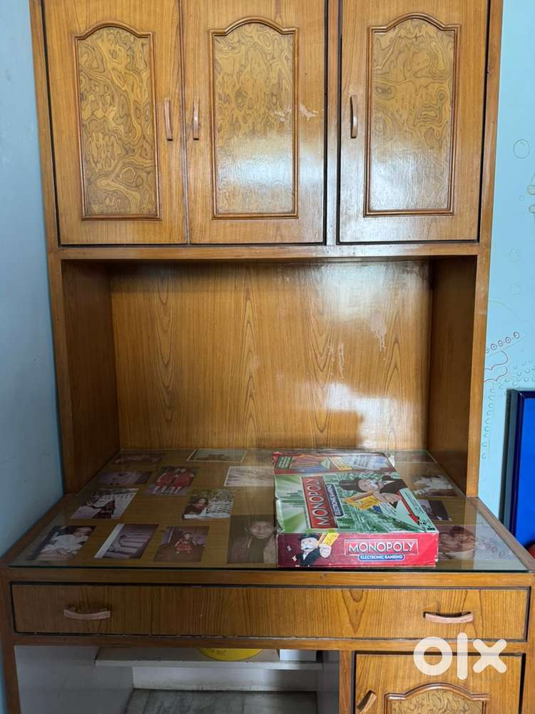 Multi storage Study Table for Sale – Near-New Condition!