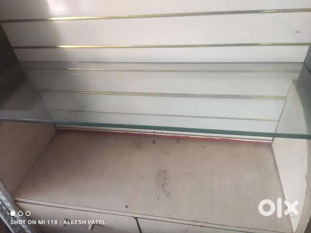 Glass reack for shop& showroom