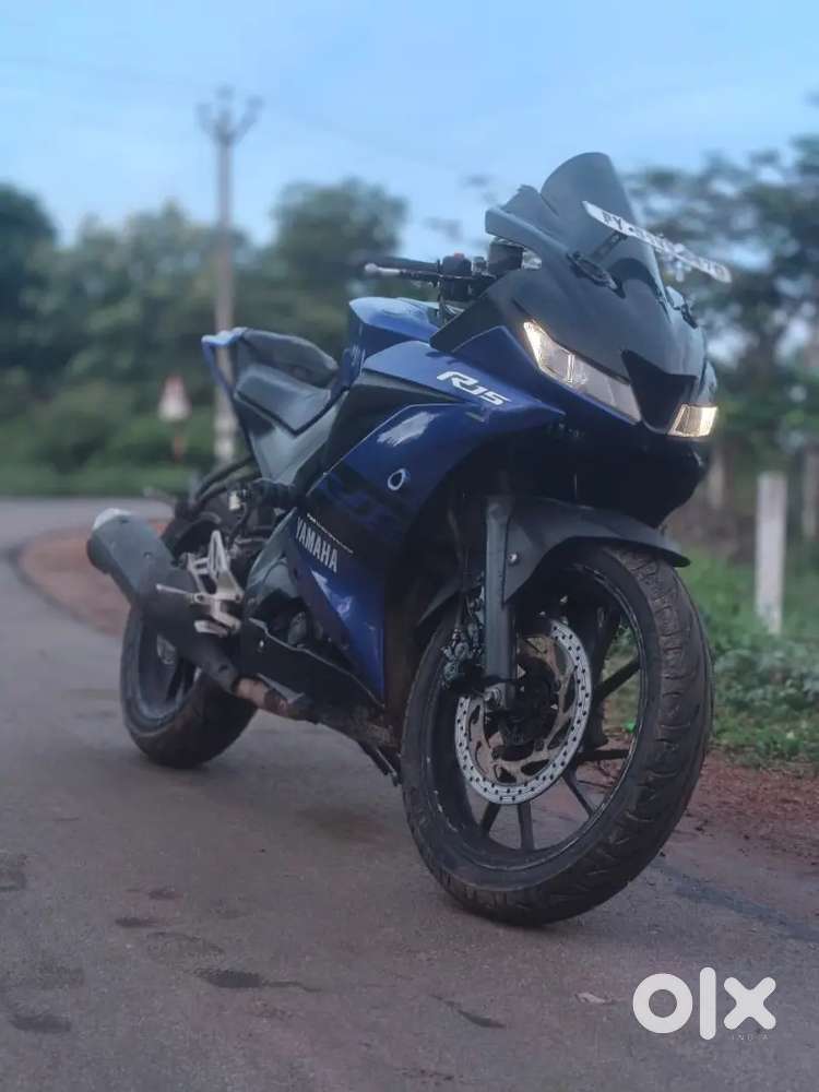 R15 v3 bike