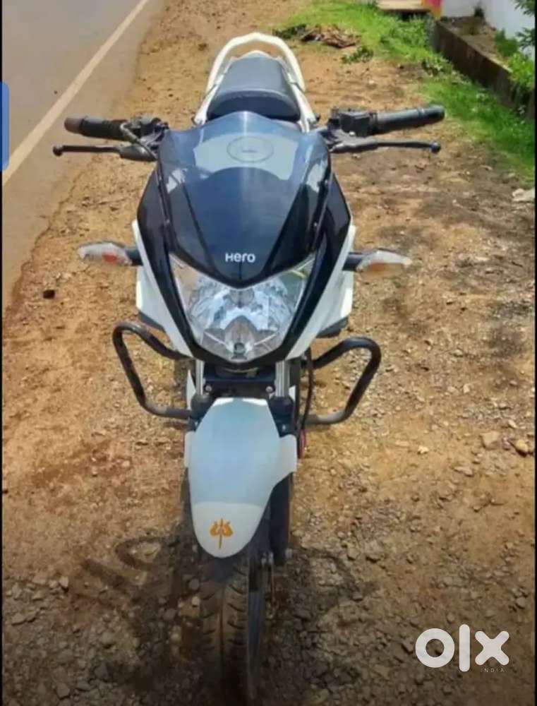 Gadi ekdm fresh hai. Sbhi chiz Gadi ki on hai. A1 condition hai.