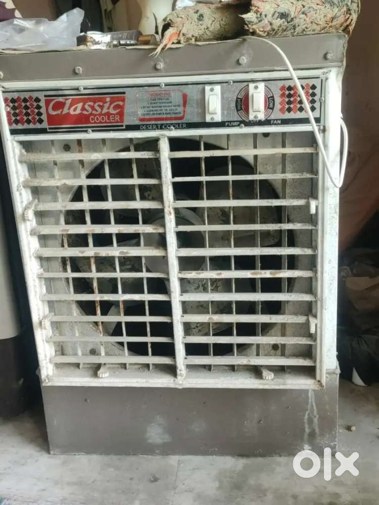 Cooler with metal body