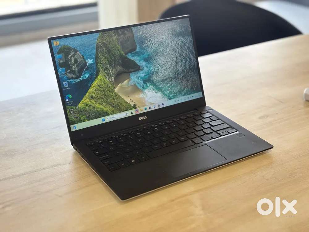 * DELL XPS * INTEL I5 8 th (U) * 13 inchFHD DISPLAY