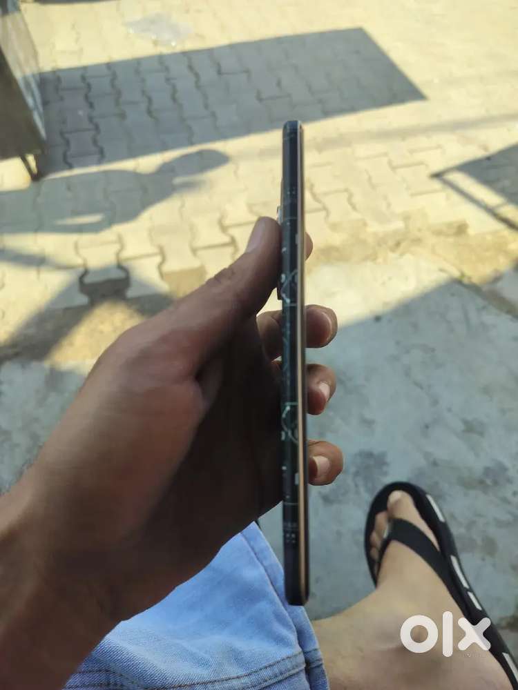 Realme 15pro 5G 2 months old Argent need money to sell the phone