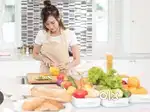 घर में दो लोगों का खाना-सफाई करने के लिए जरूरत है PART TIME-FULL TIME