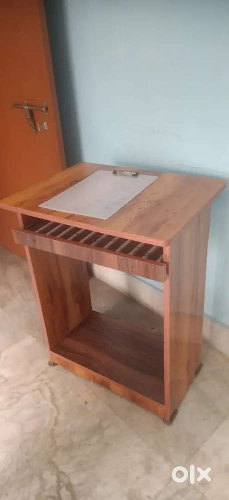 Computer Tables 11 Pieces (11×300=3300)