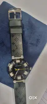 LOUIS VUITTON TAMBOUR Q131Q watch.