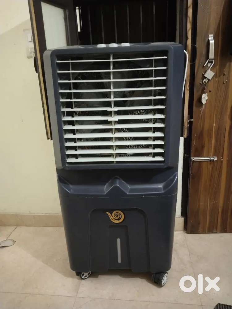 Cooler with plastic body