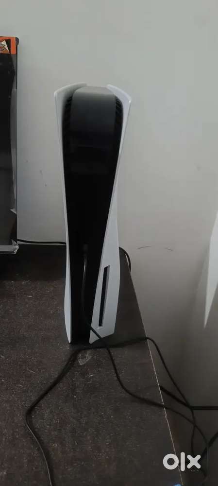 SONY PS5 WITH ONE DUALSENENCE REMOTE CONTROL FOR SELL