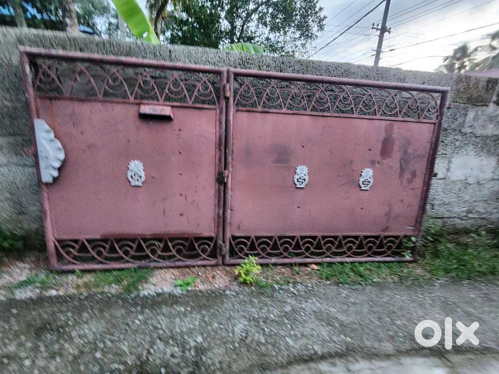 Gate for sale length 10ft,5ft height, good condition.