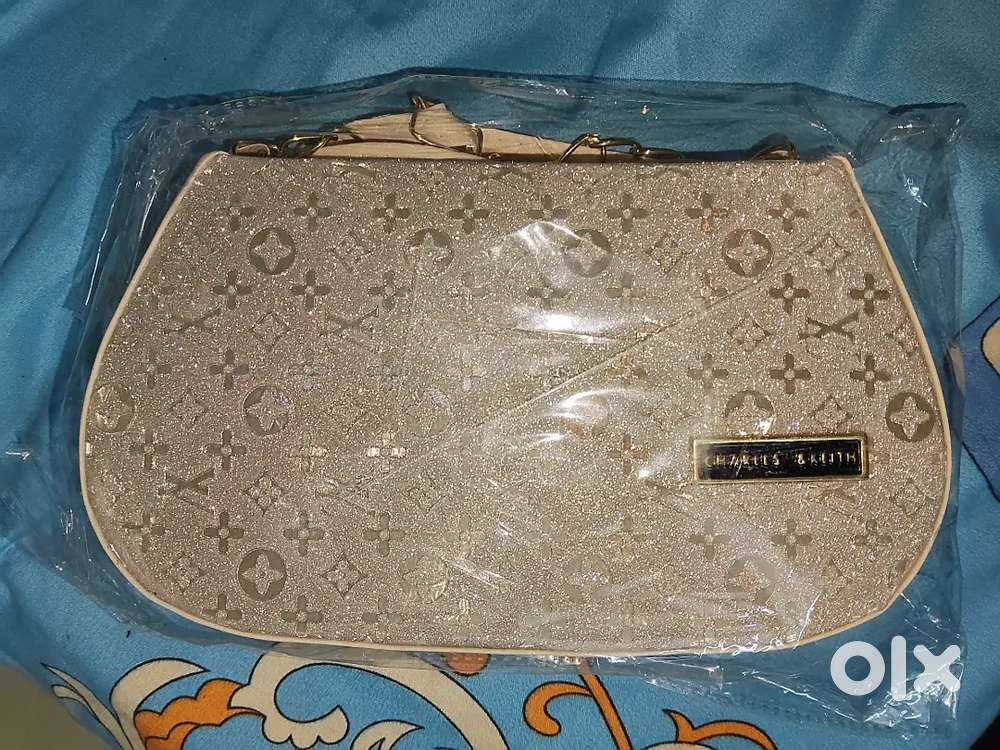 Fancy ladies purse single chain