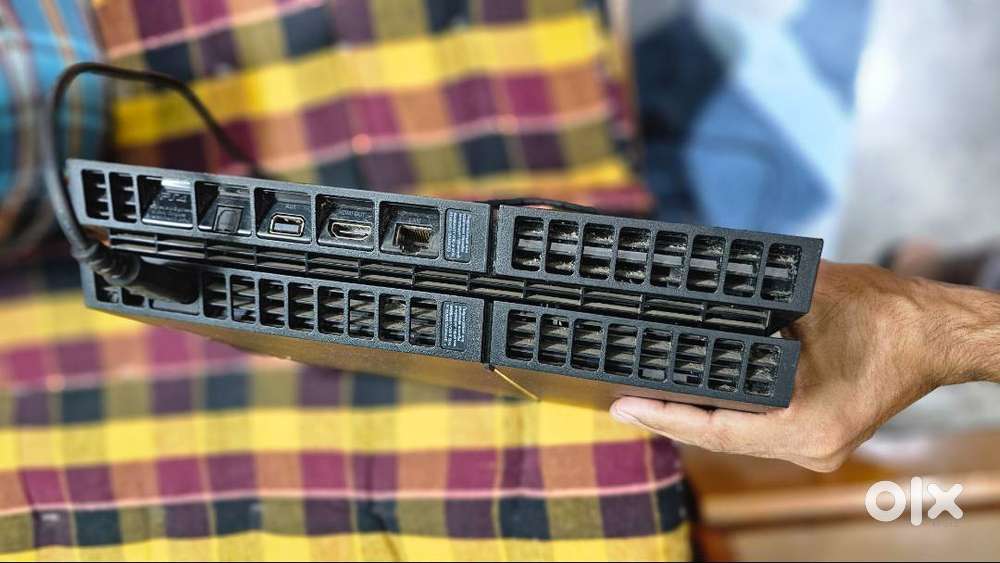 I want sell 1tb ps4 good condition no problem