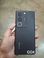 Vivo v29pro 12+256 only phone aur charger hai phone scratch less hai
