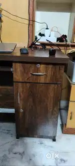 computer table with drawers almirah