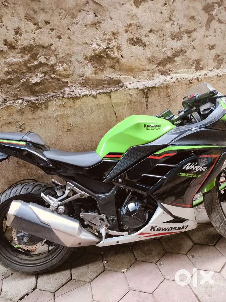 Kawasaki ninja 300 good condition 1 owner active insurance stock bike