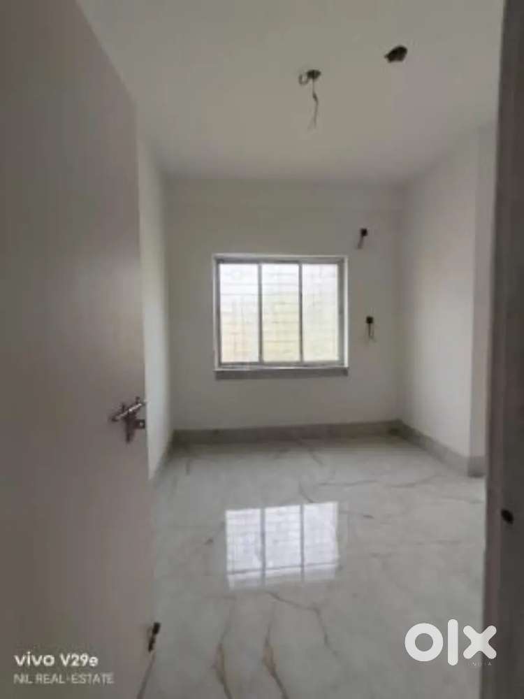 Room in very good condition with siling fan and big size of window