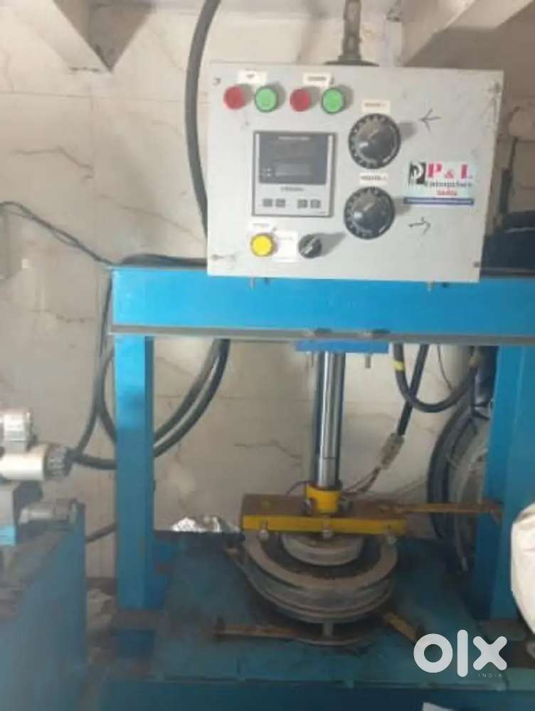 Paper plate making machine