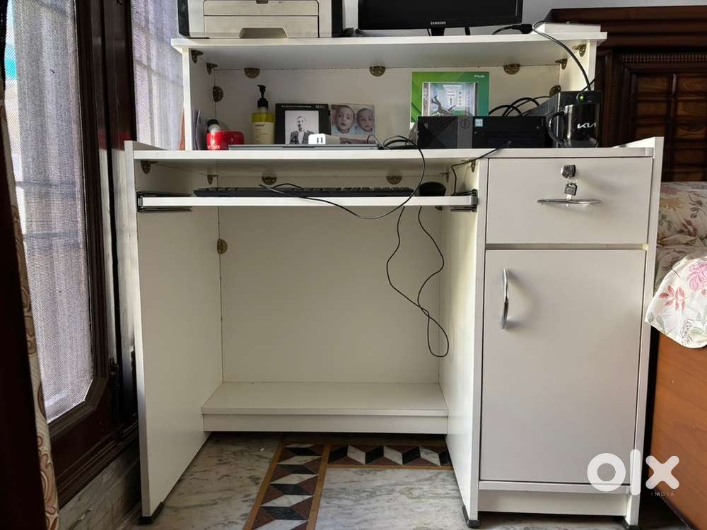 Computer cum Reception table