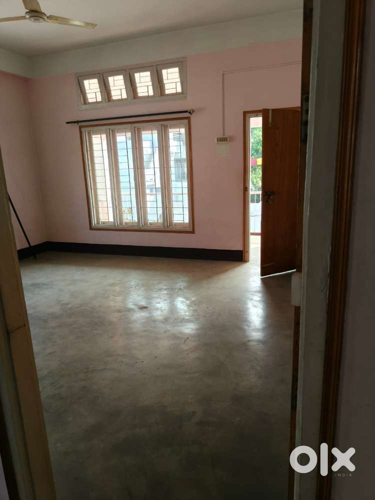 Independent Single room with balcony at Junali