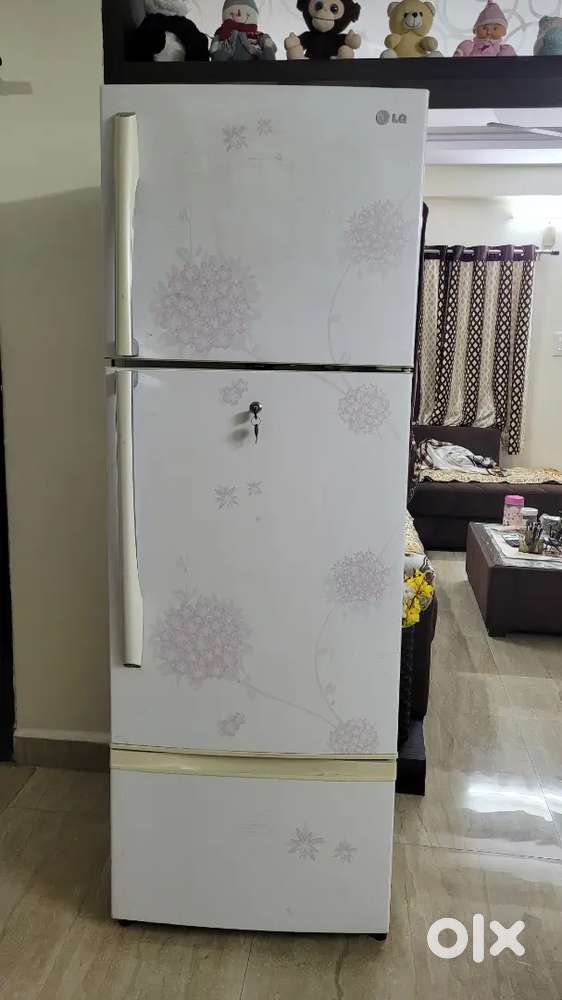 LG 377 L Triple door refrigerator