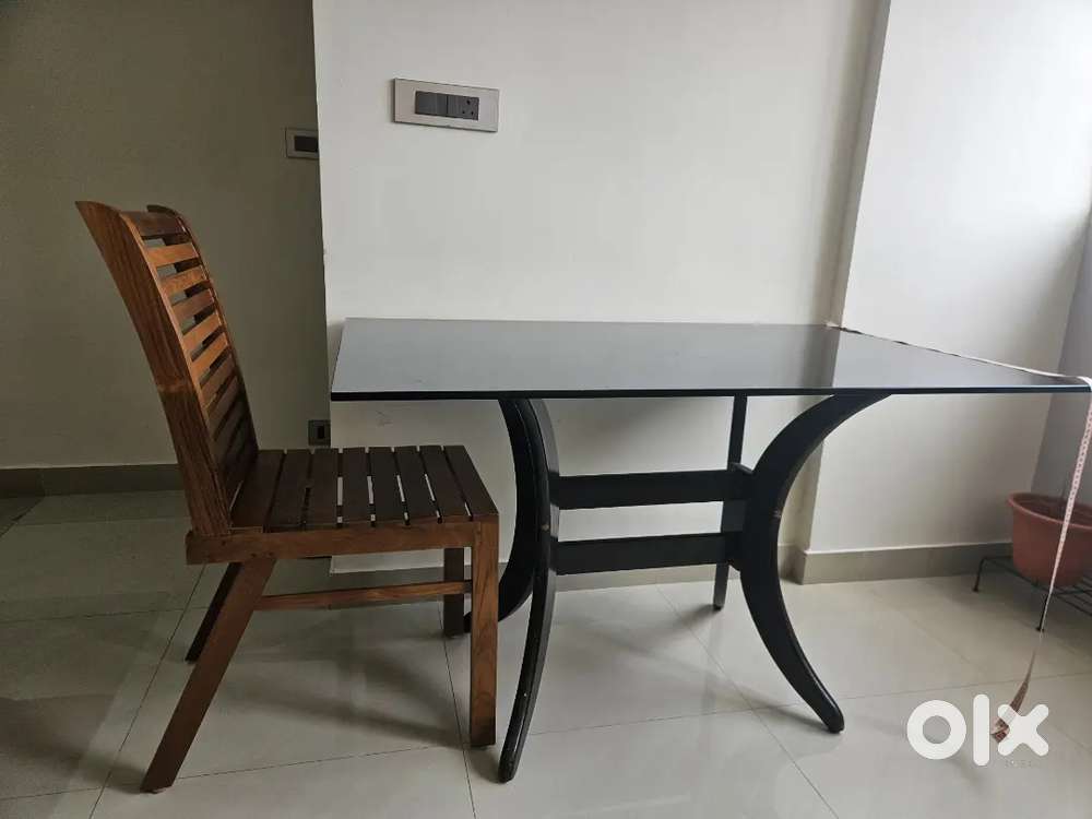 Dining table 4 seater