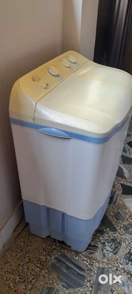 L. G.  Washing Machine  in good running condition,Semi Automstic.