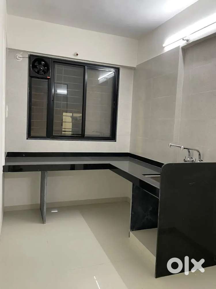 Urgent female roommate needed