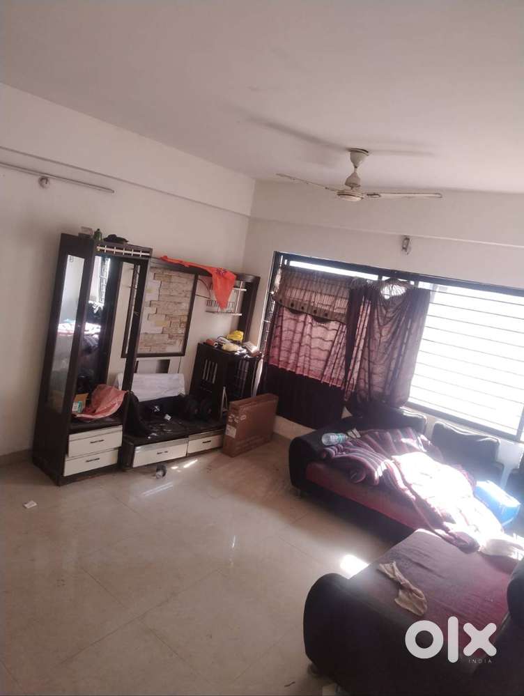 We re looking for 3 room mates