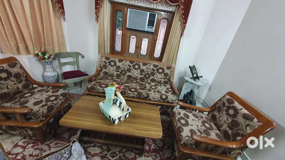Sofa set with center table