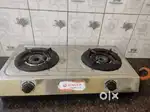 Gas stove and regulator