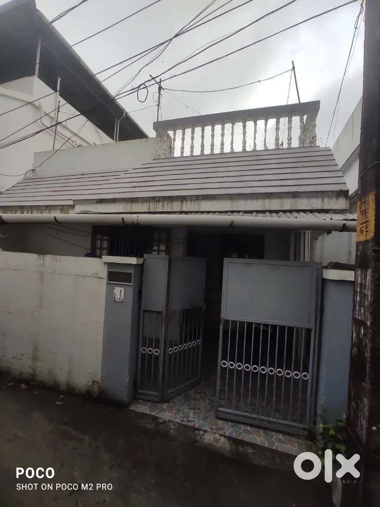 House for sale @ thoppumpady near post office