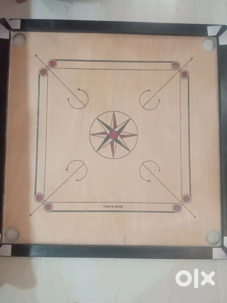 32*32 inch with 12 white,11 black and 2 queens