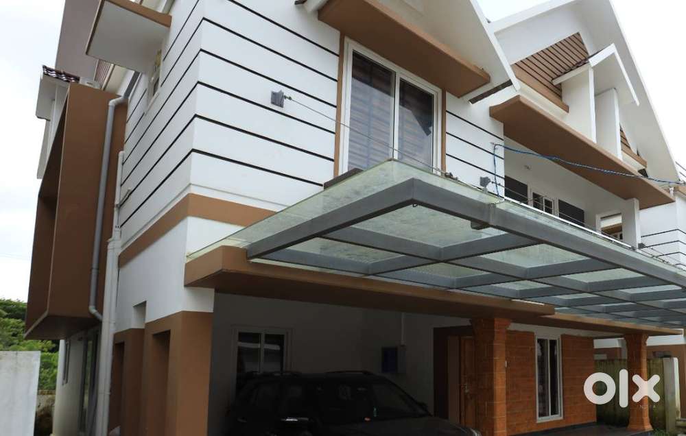 close to Guruvayur Shri Krishna Temple-8 Cent Polt /4 BHK Villas  sale