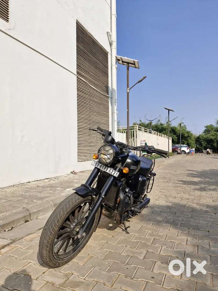 Jawa 42 2021 BS6 Model - Stealth Black colour
