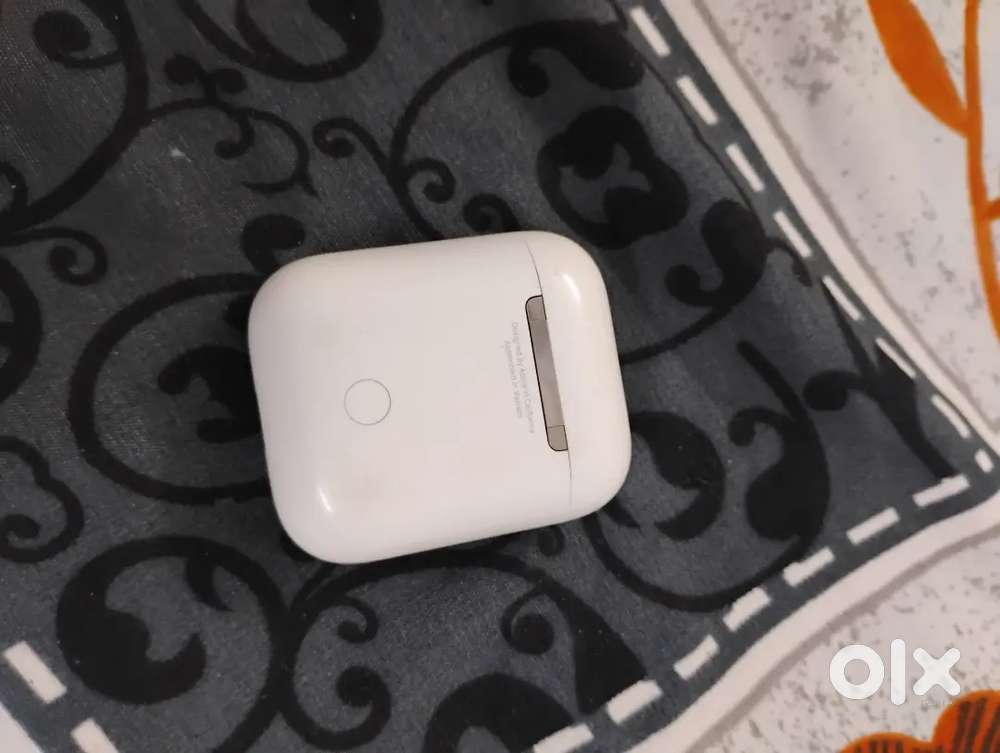 Almost new apple airpods 2 for sale