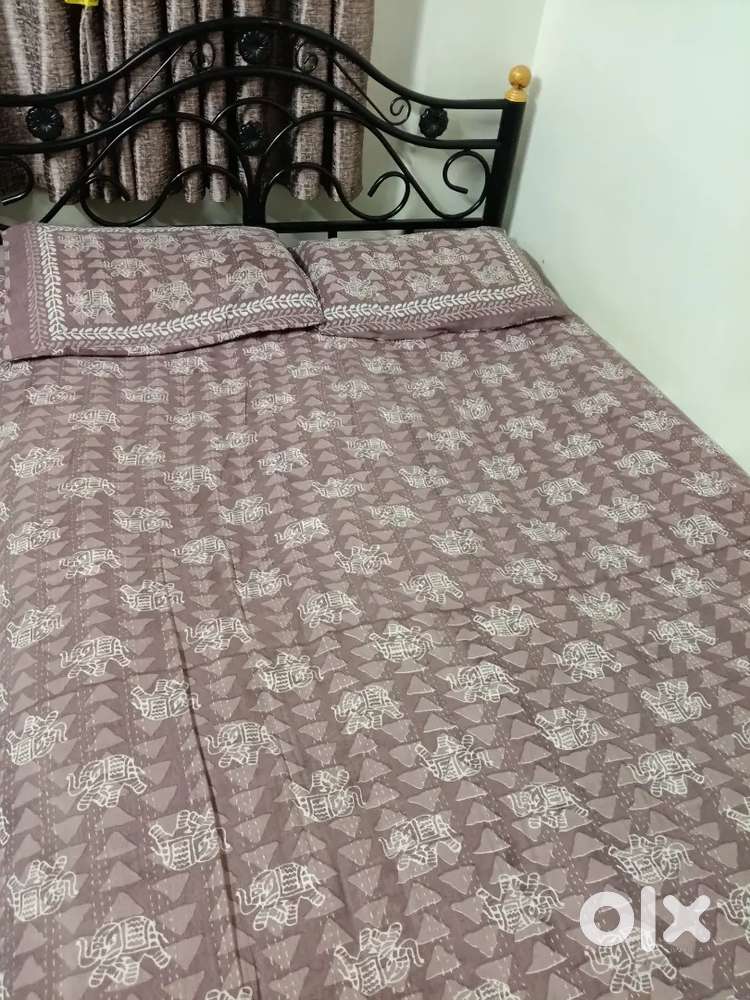 4/6 Metal bed with mattress storage and hydraulic