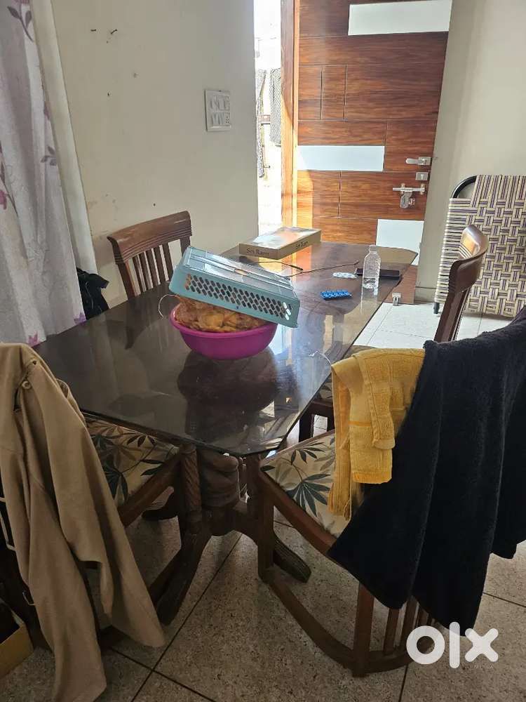 Dining table with 6 chairs